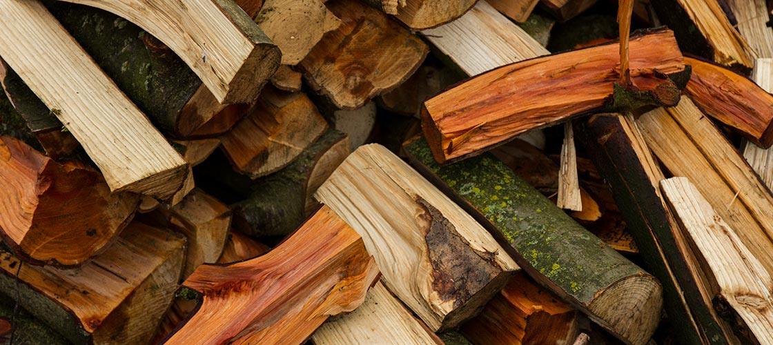 Hoe droog moet mijn hout zijn om ermee te stoken?