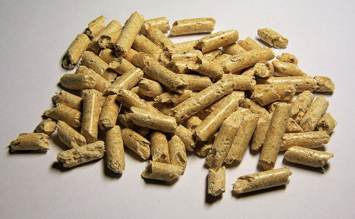 Kunt u pellets in een houtkachel stoken?